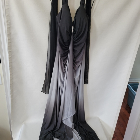 Like New 16W Laura Plus Halter Evening Gown - Picture 2 of 6